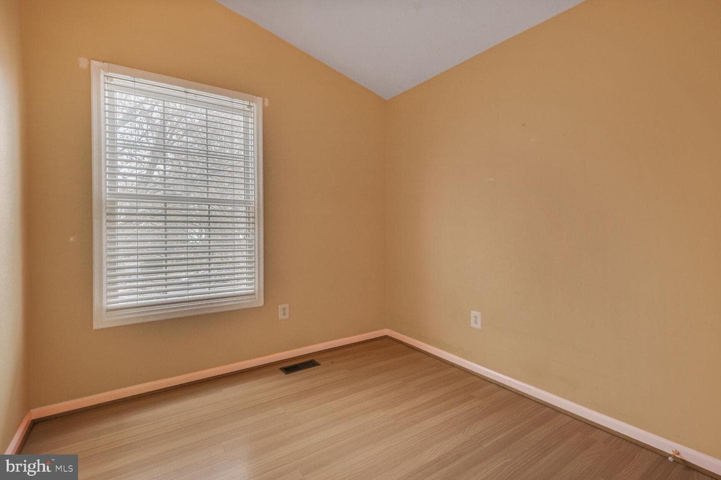 20820 Scottsbury Drive photo 17