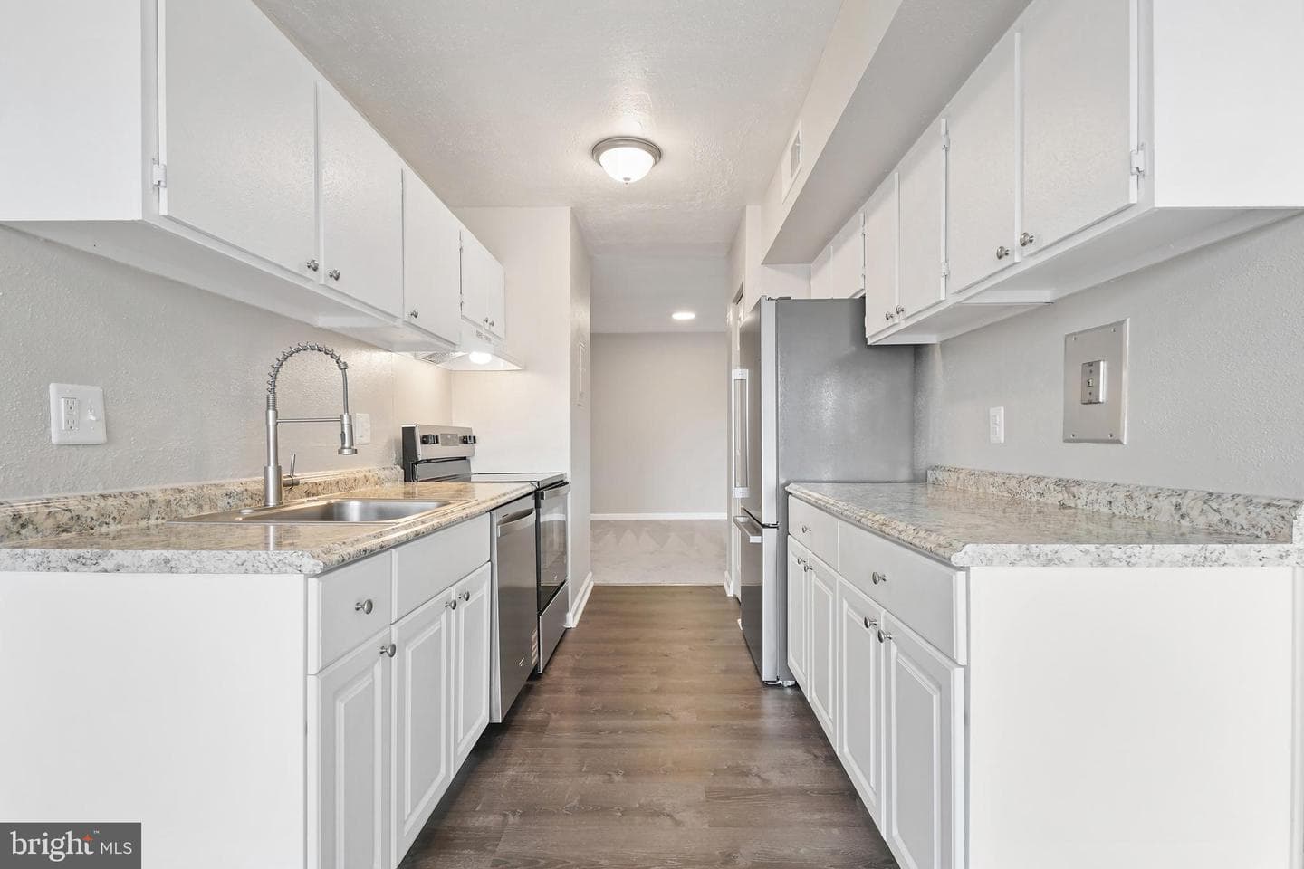 454 Girard Street #303 photo 10