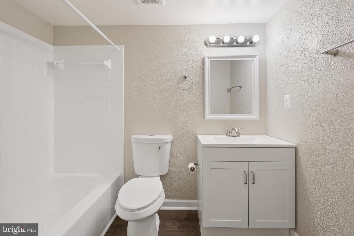 454 Girard Street #303 photo 12