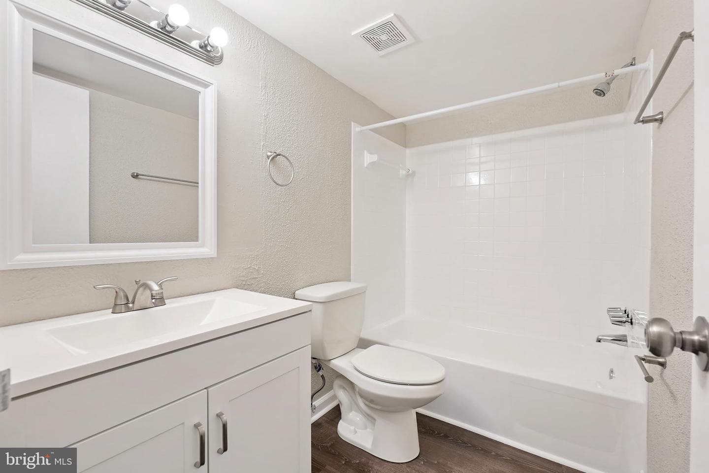 454 Girard Street #303 photo 20