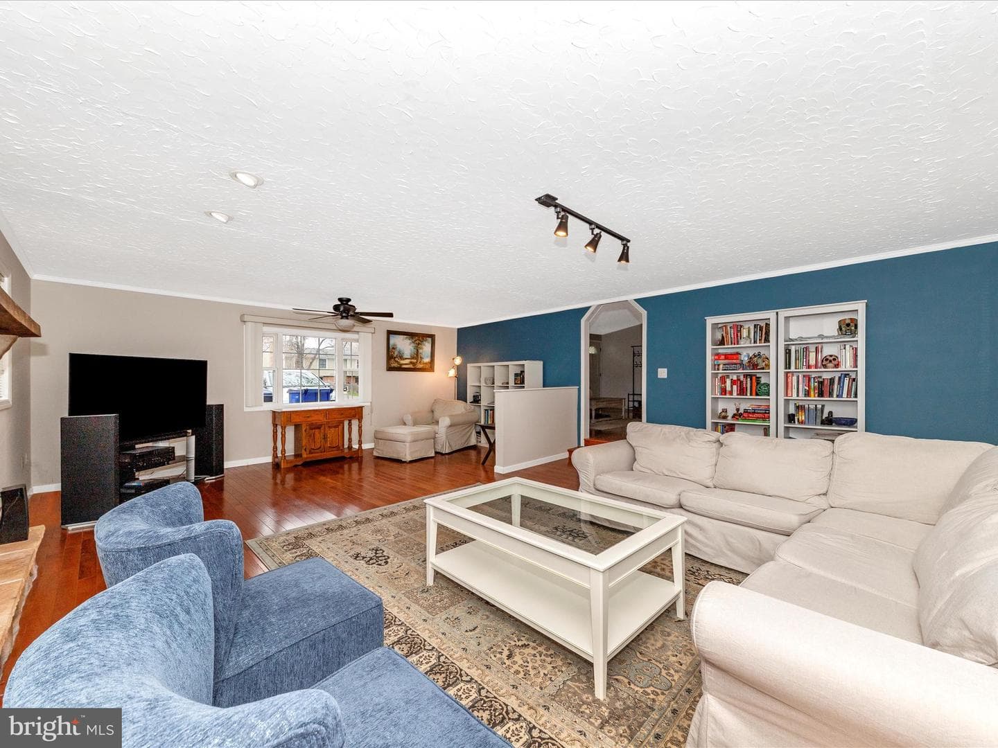 19005 Dowden Circle photo 15