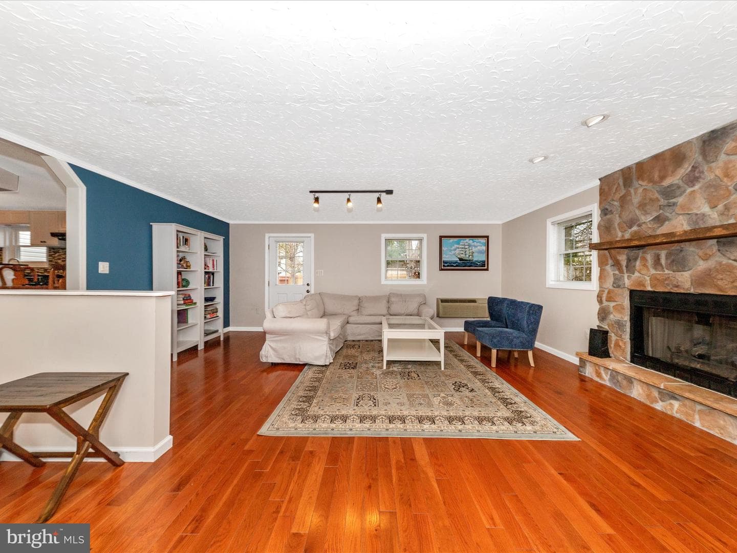 19005 Dowden Circle photo 16