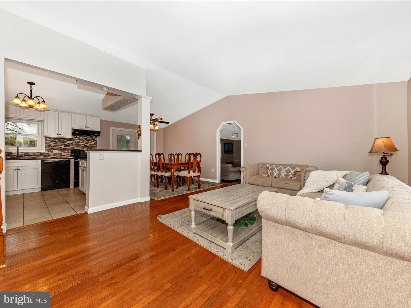 19005 Dowden Circle photo 4