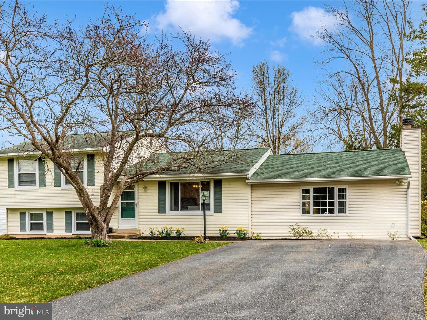 19005 Dowden Circle photo 40