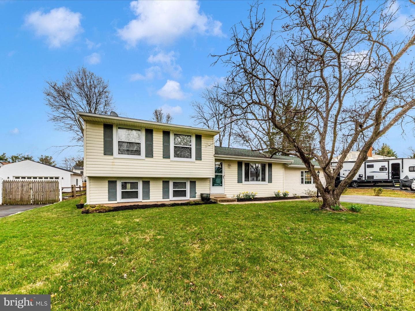 19005 Dowden Circle photo 42