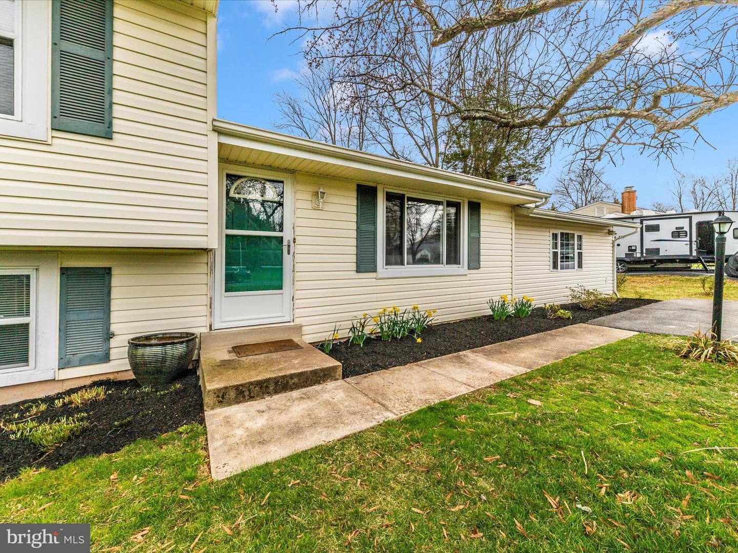 19005 Dowden Circle photo 43