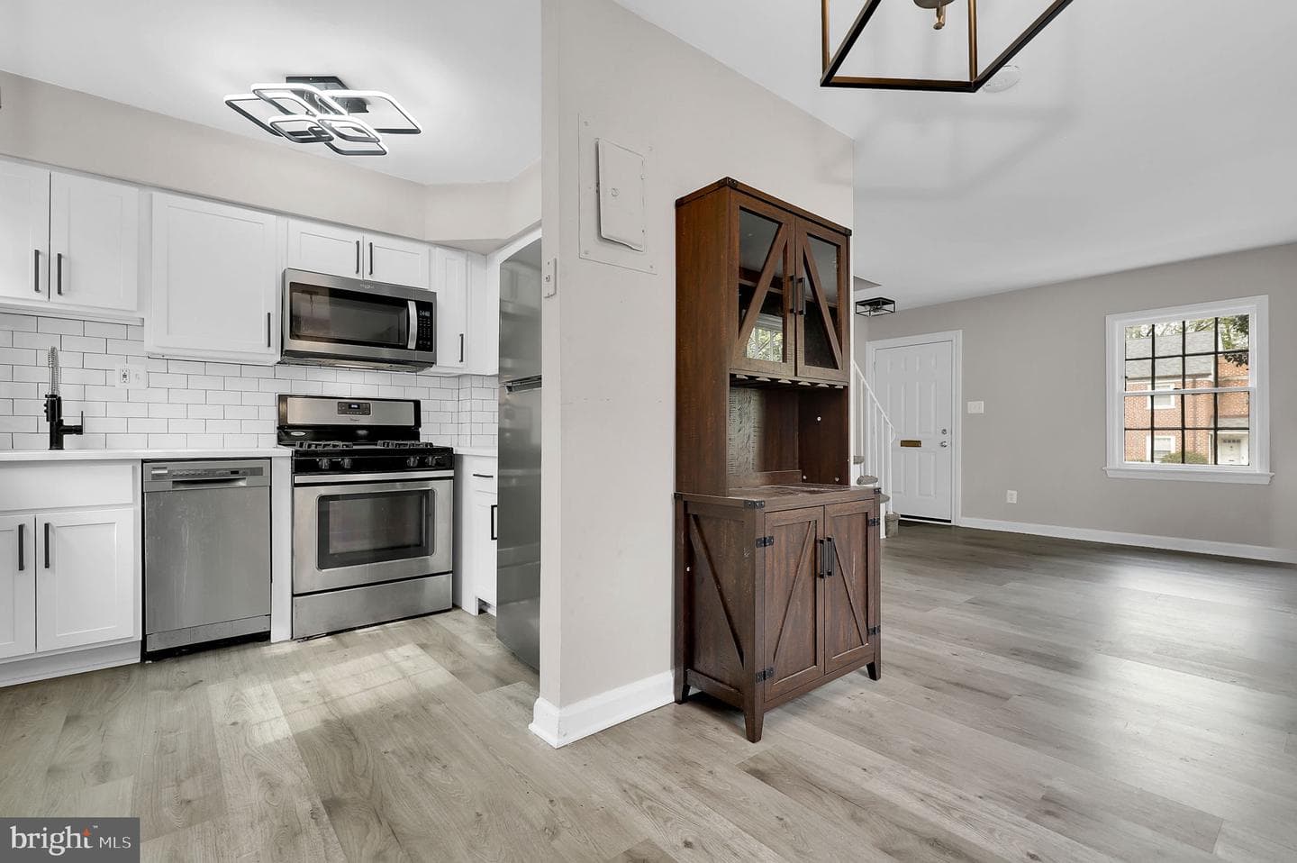 1708 E West Highway #1708 photo 6