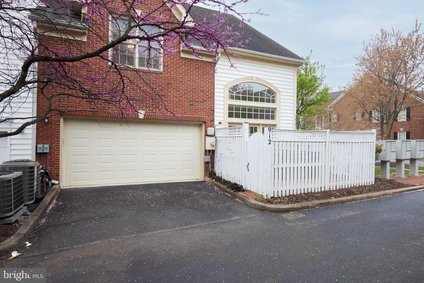 912 Oak Knoll Terrace photo 4