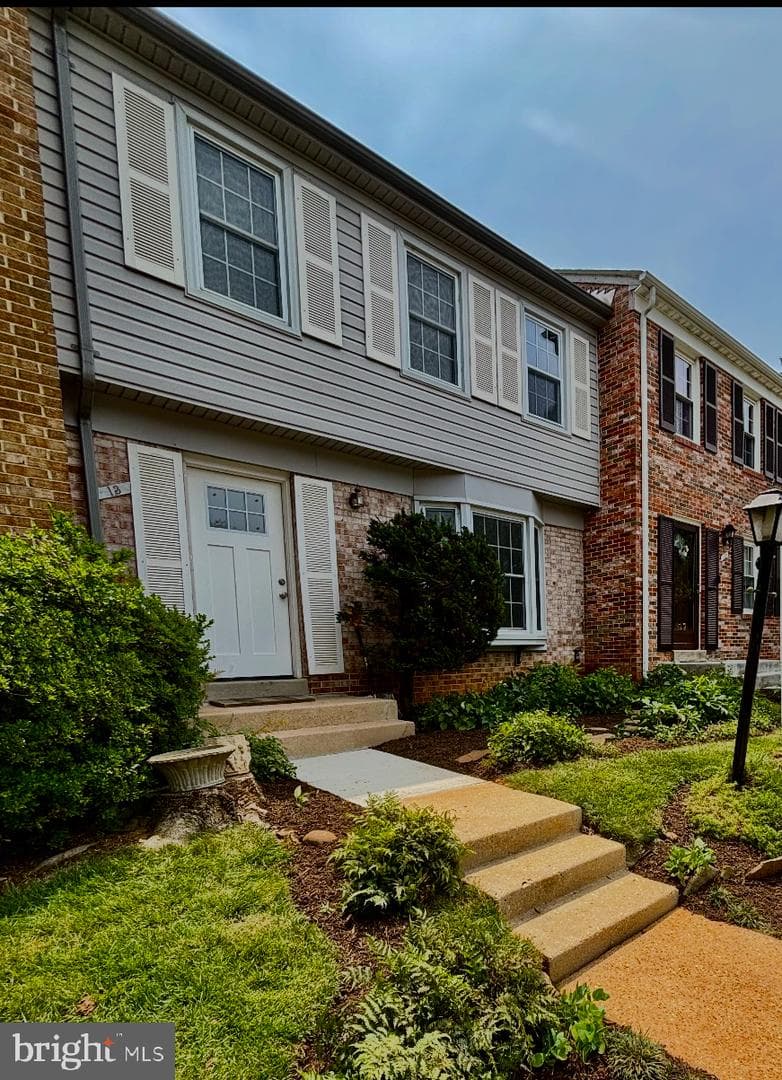 13 Chantilly Court photo 2