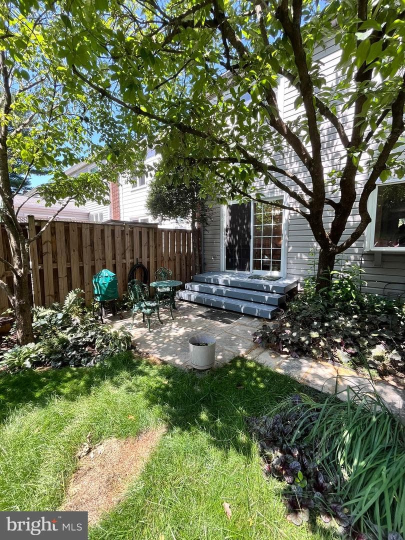 13 Chantilly Court photo 34