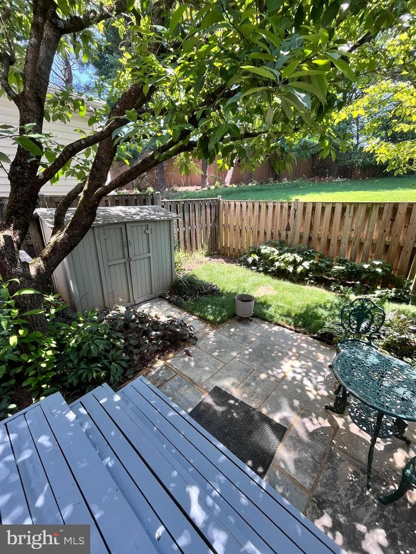 13 Chantilly Court photo 36