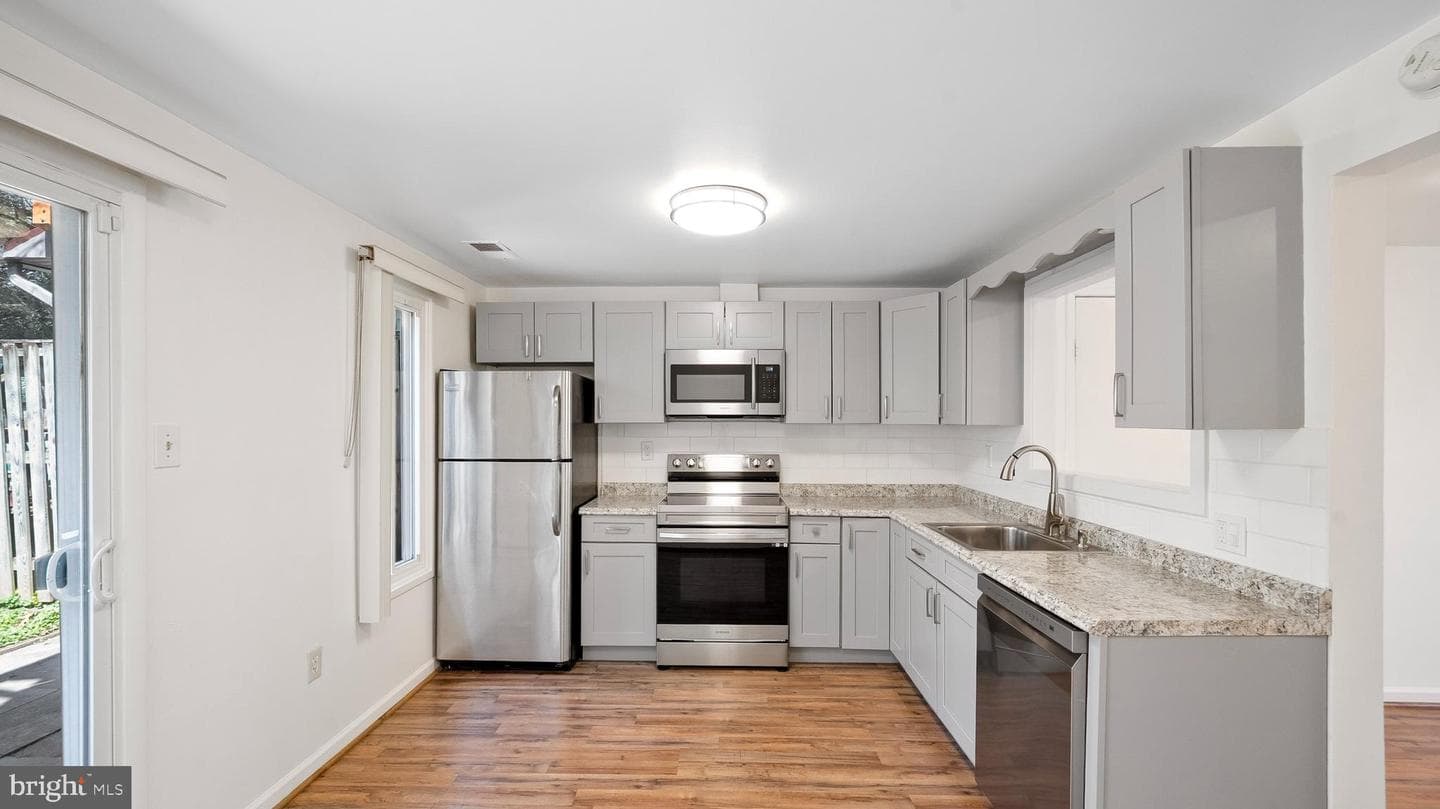 10710 Lester Street photo 10