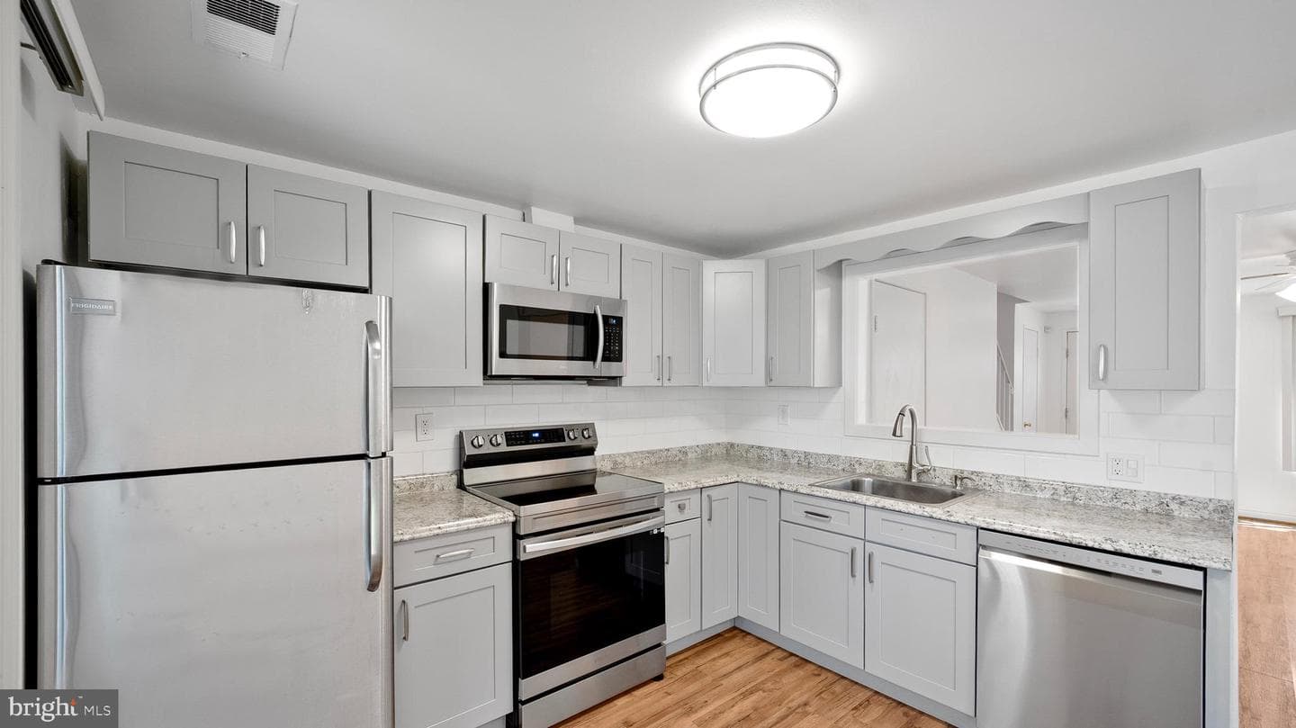 10710 Lester Street photo 11