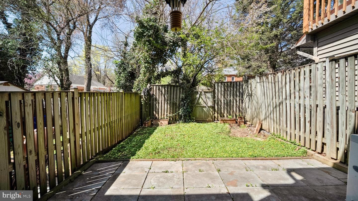 10710 Lester Street photo 20
