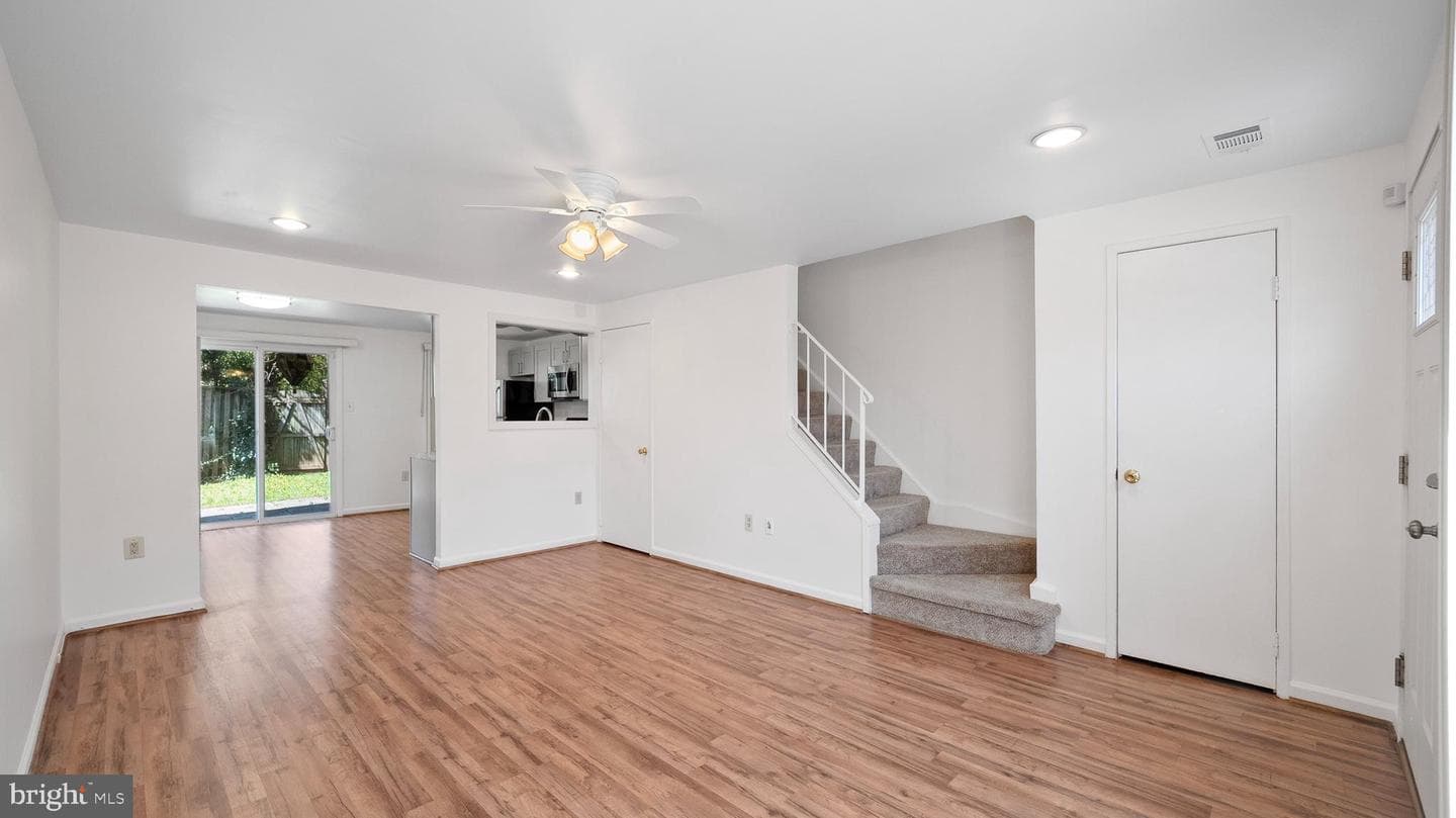 10710 Lester Street photo 4