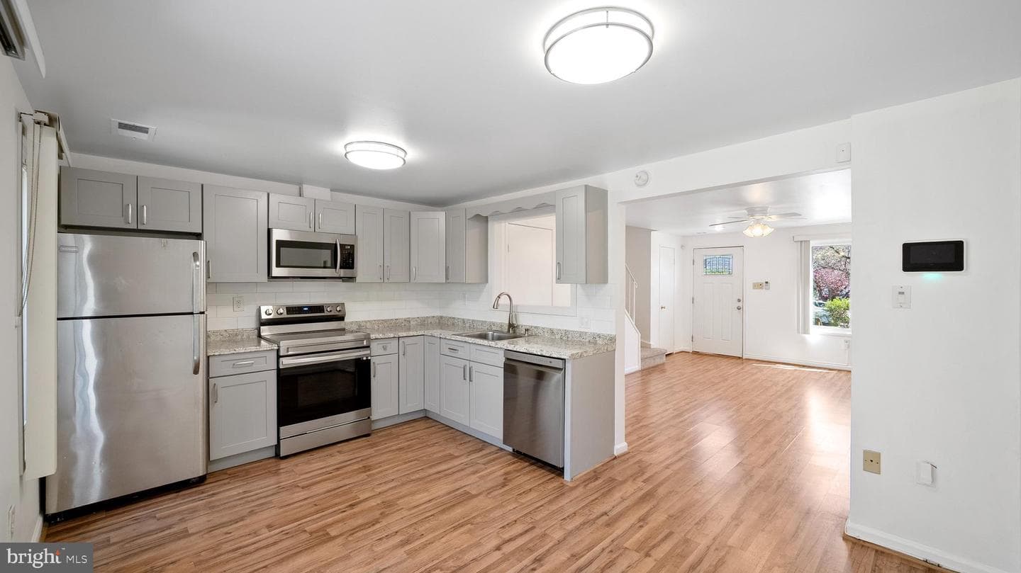 10710 Lester Street photo 9