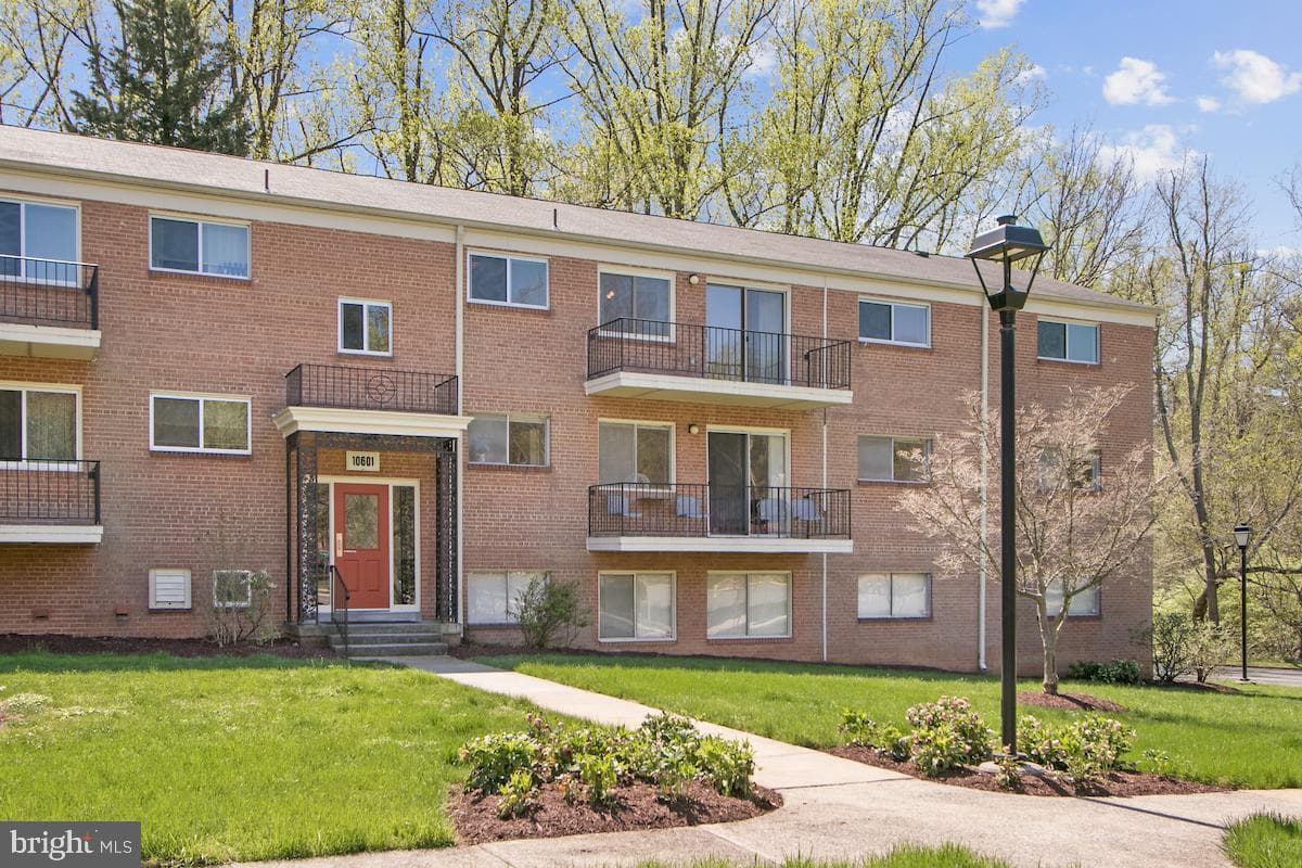 10601 Weymouth Street #204 photo 1