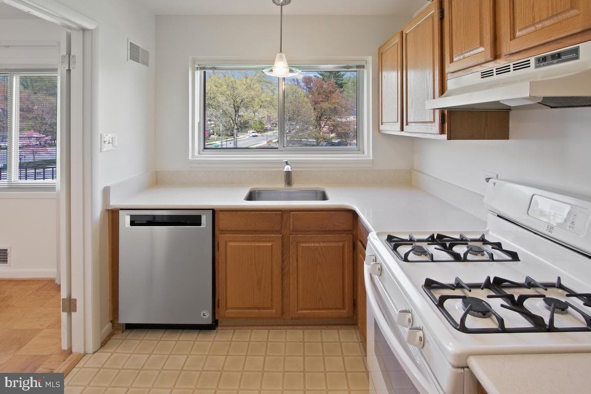 10601 Weymouth Street #204 photo 7