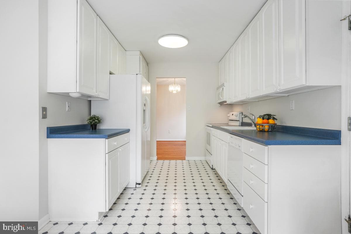 14208 Arctic Avenue photo 9