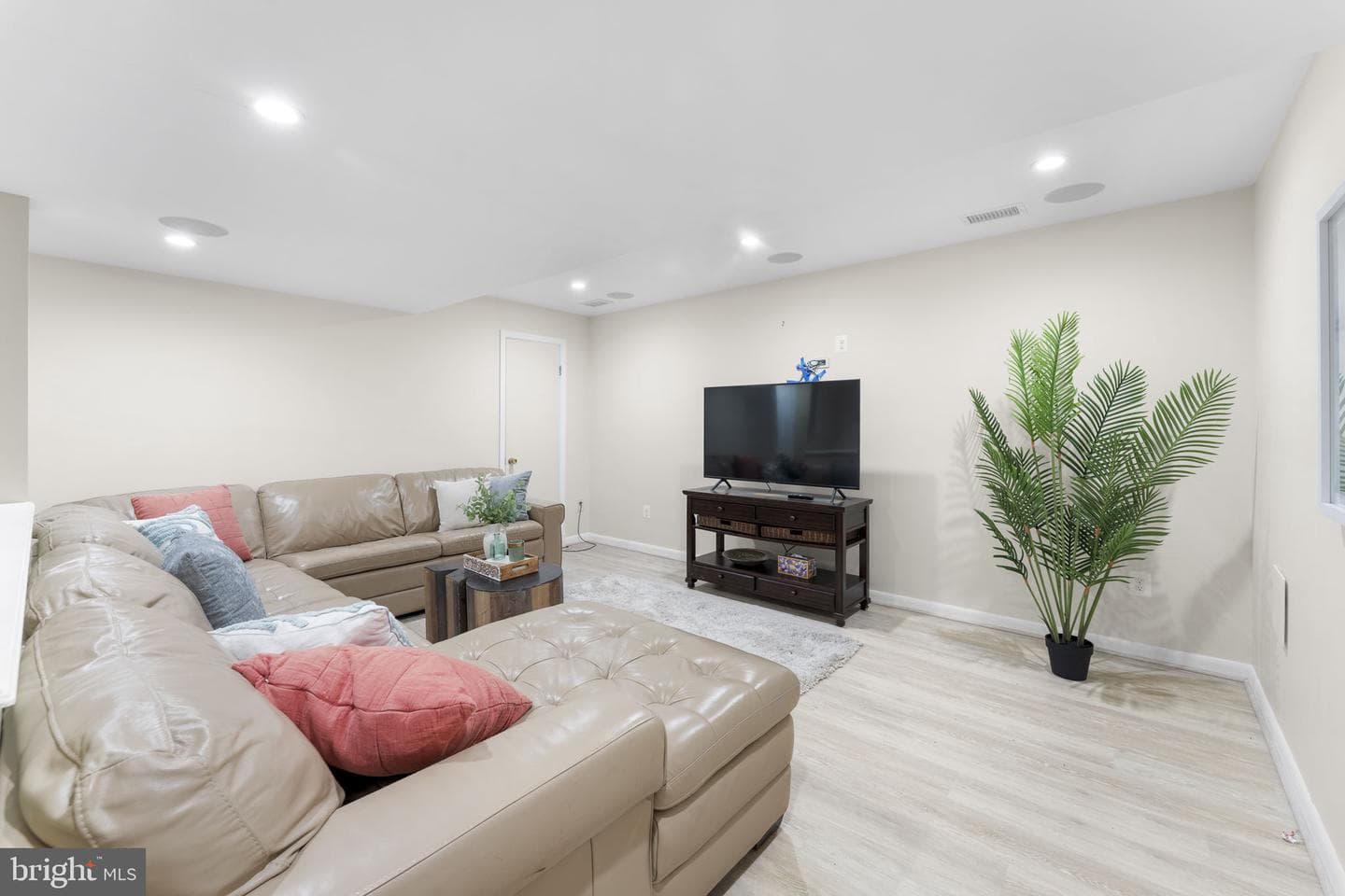 7211 Radnor Road photo 38