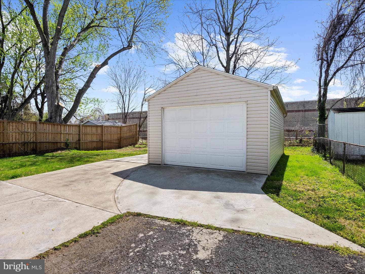 1635 Lewis Avenue photo 26