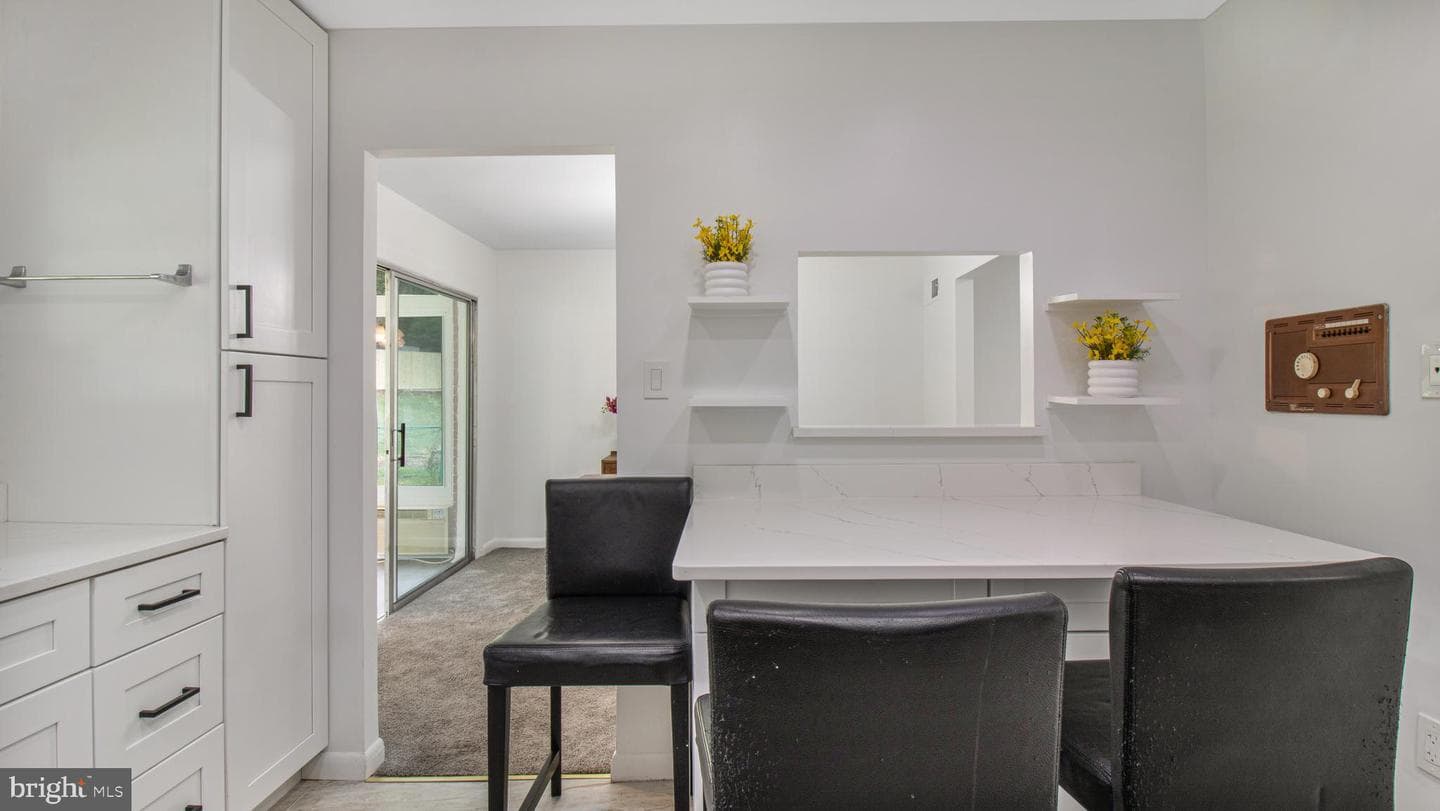 10310 Royal Road photo 15