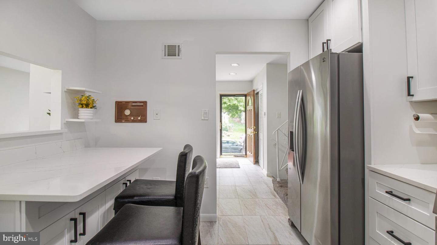 10310 Royal Road photo 16