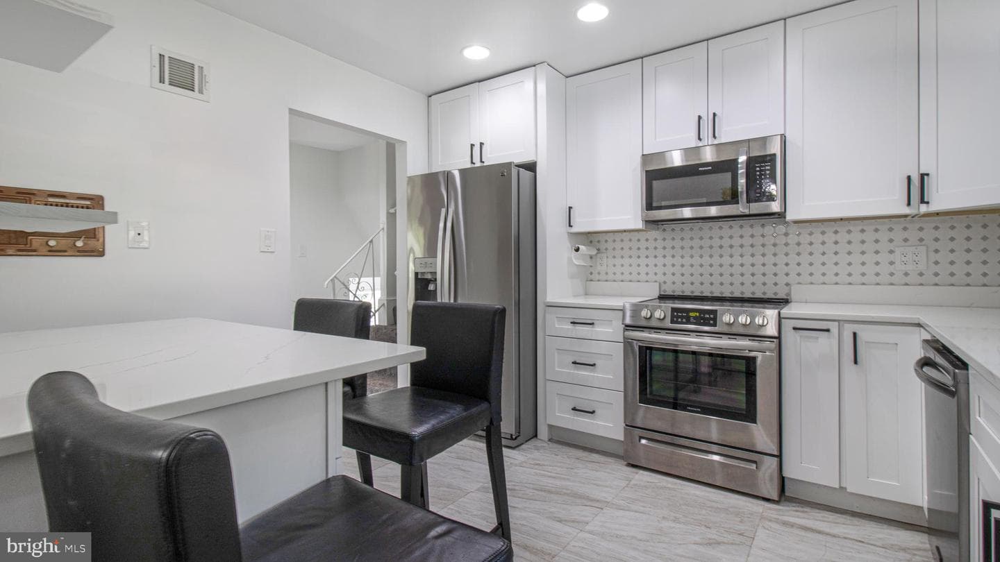 10310 Royal Road photo 17