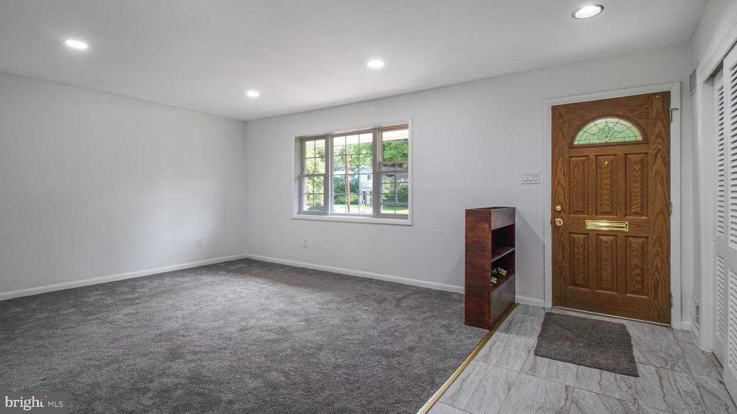 10310 Royal Road photo 2