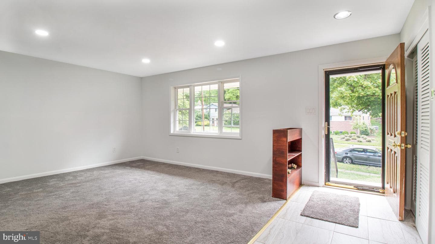 10310 Royal Road photo 4
