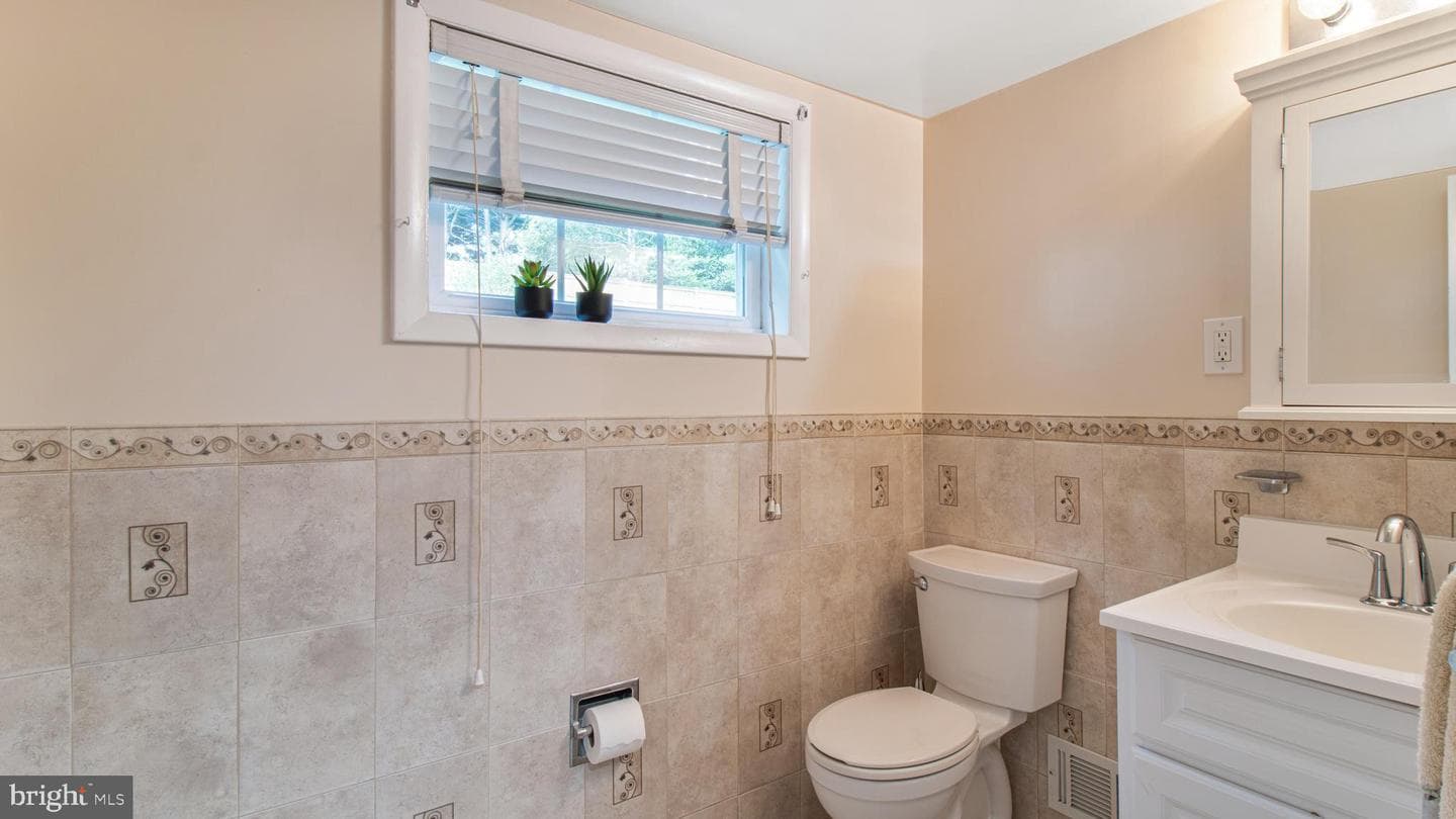 10310 Royal Road photo 43