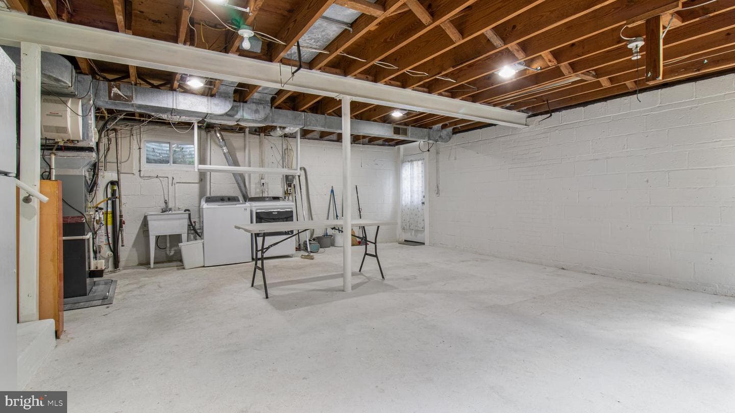 10310 Royal Road photo 45