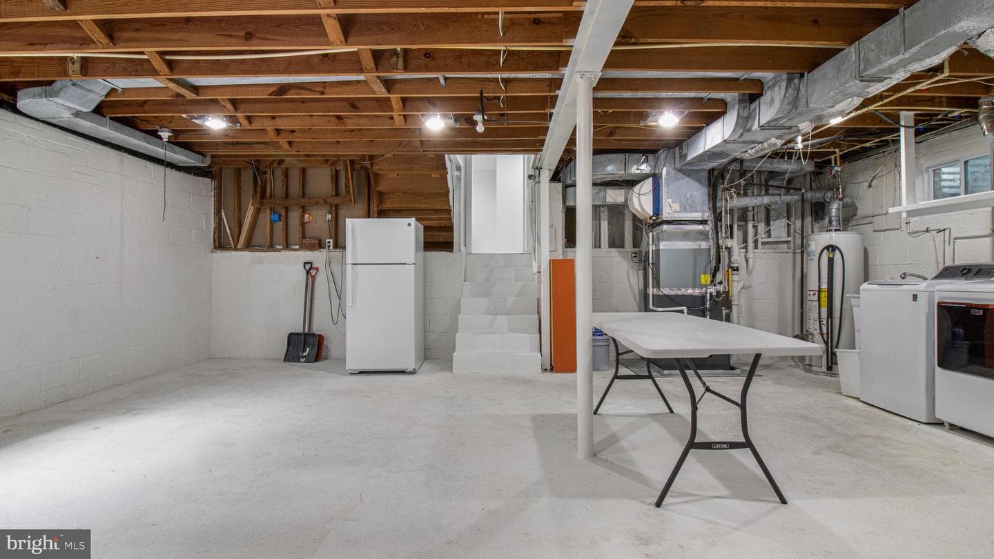 10310 Royal Road photo 46