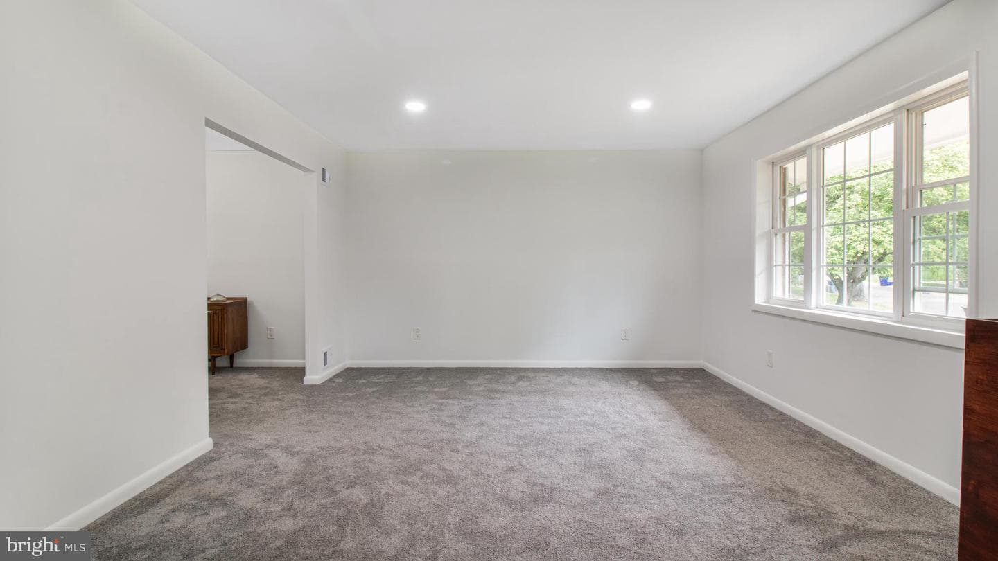 10310 Royal Road photo 6