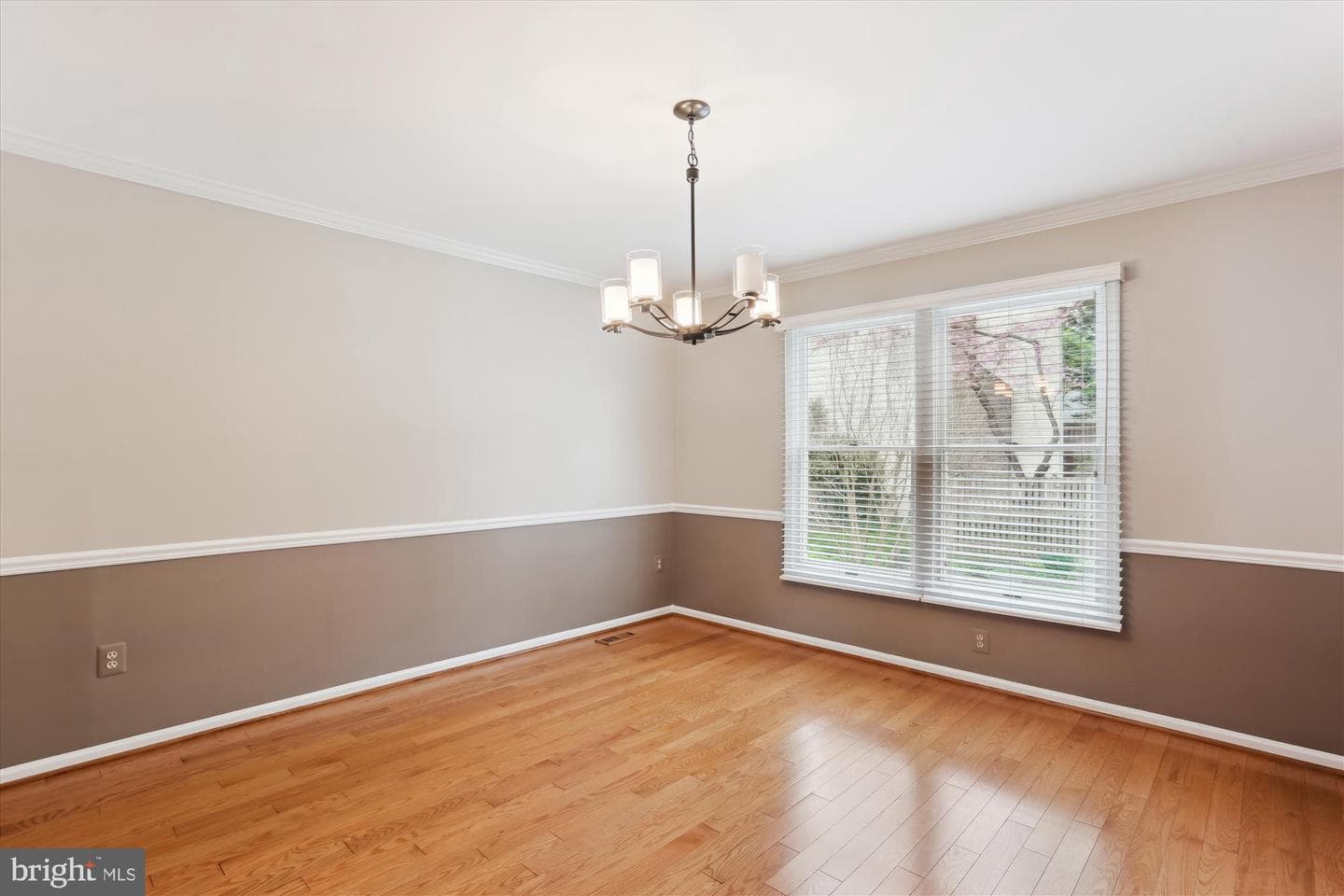 18565 Queen Elizabeth Drive photo 21