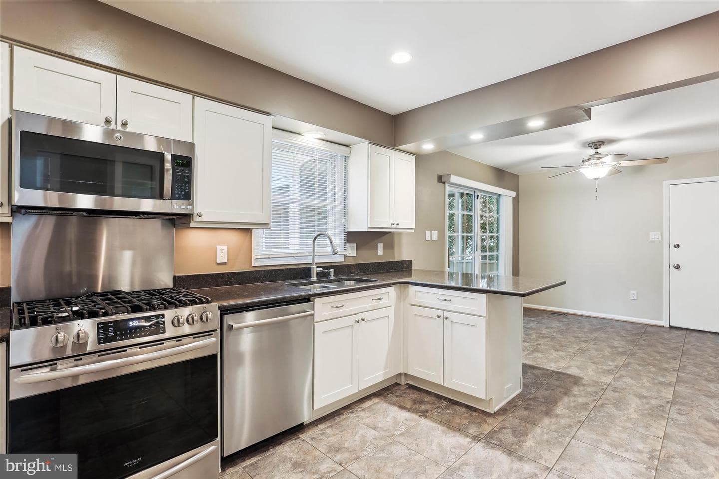 18565 Queen Elizabeth Drive photo 26