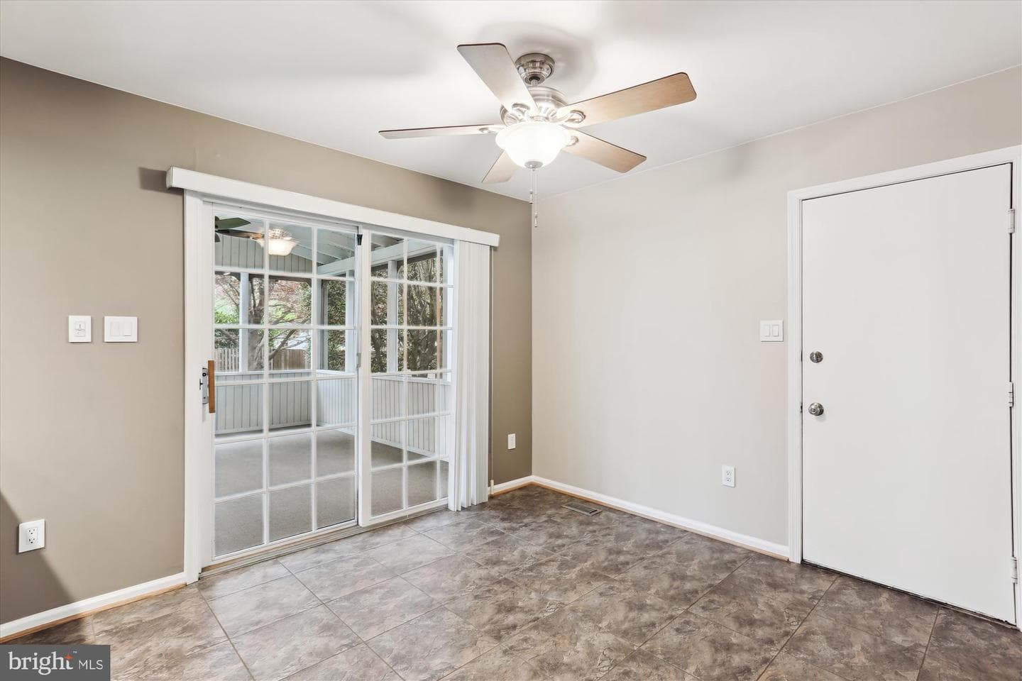 18565 Queen Elizabeth Drive photo 31