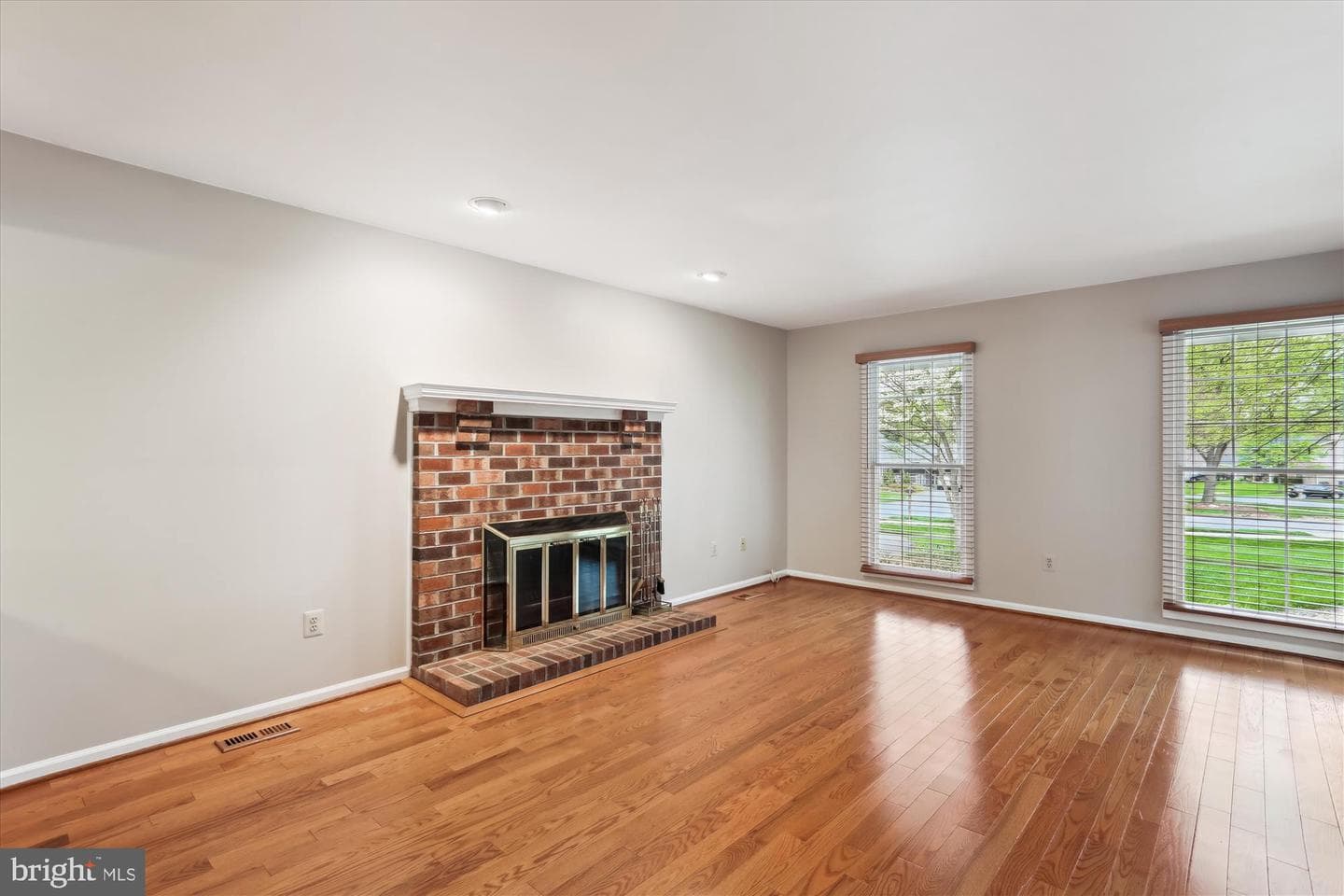 18565 Queen Elizabeth Drive photo 33