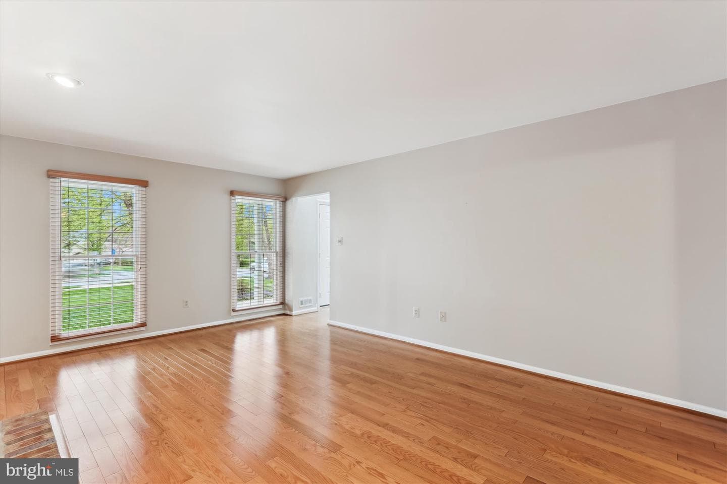 18565 Queen Elizabeth Drive photo 34