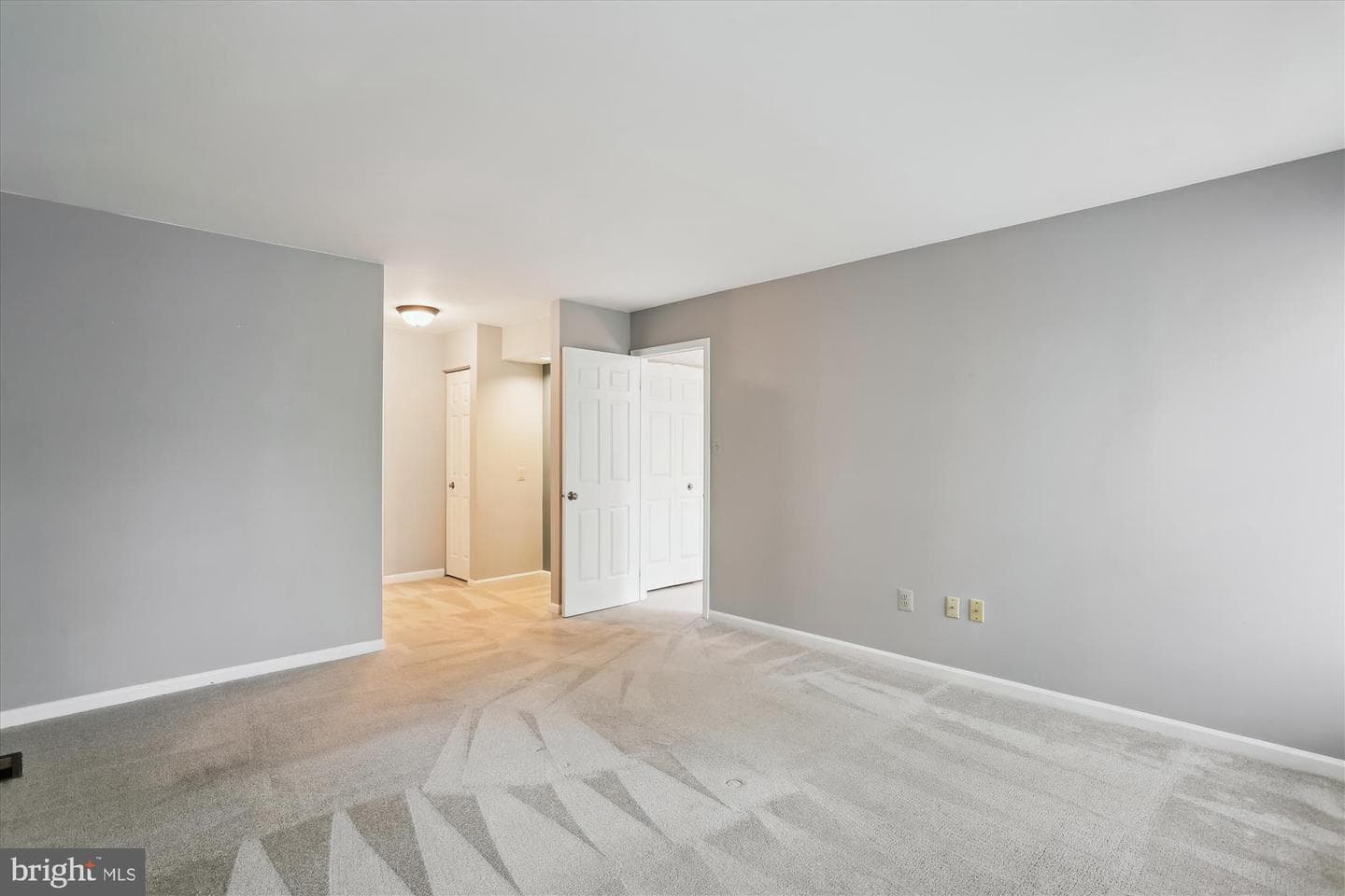 18565 Queen Elizabeth Drive photo 51