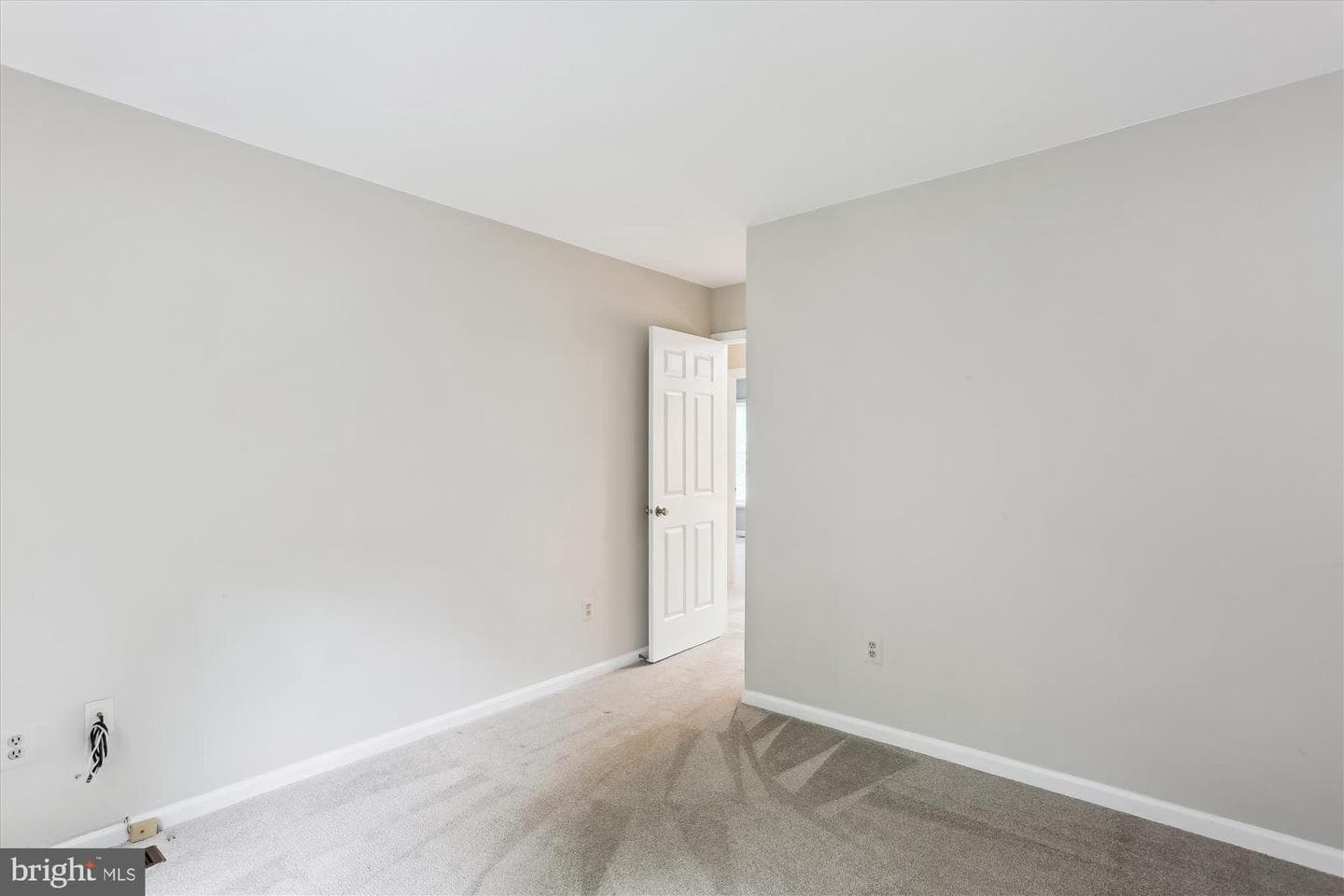 18565 Queen Elizabeth Drive photo 64