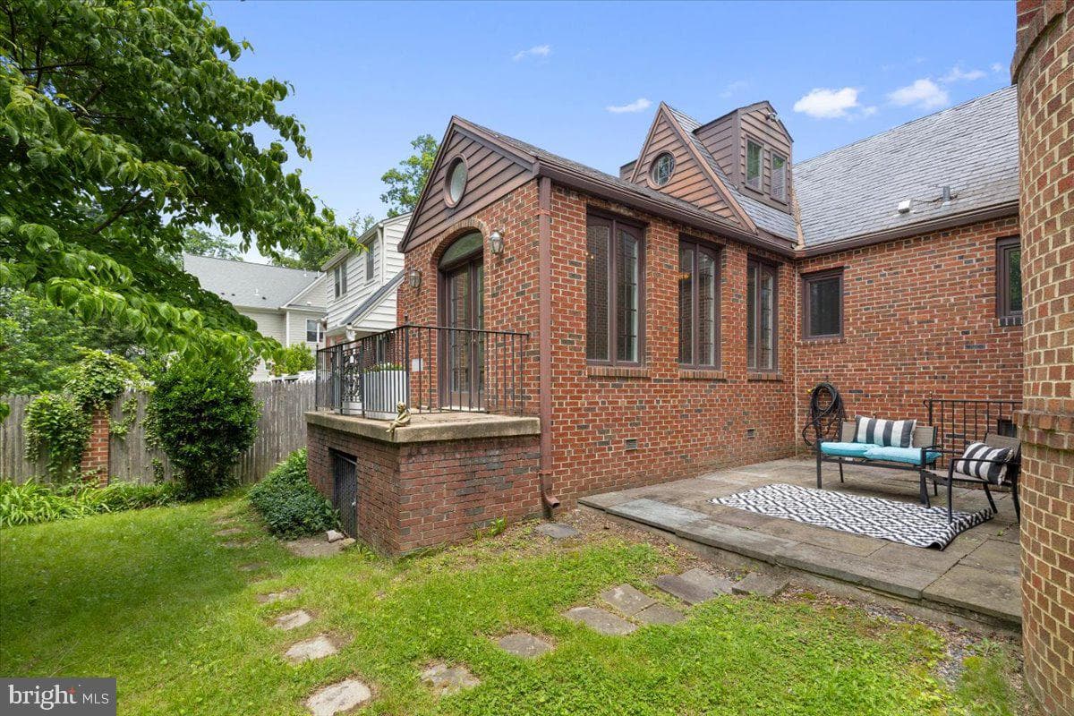 8904 Grant Street photo 37