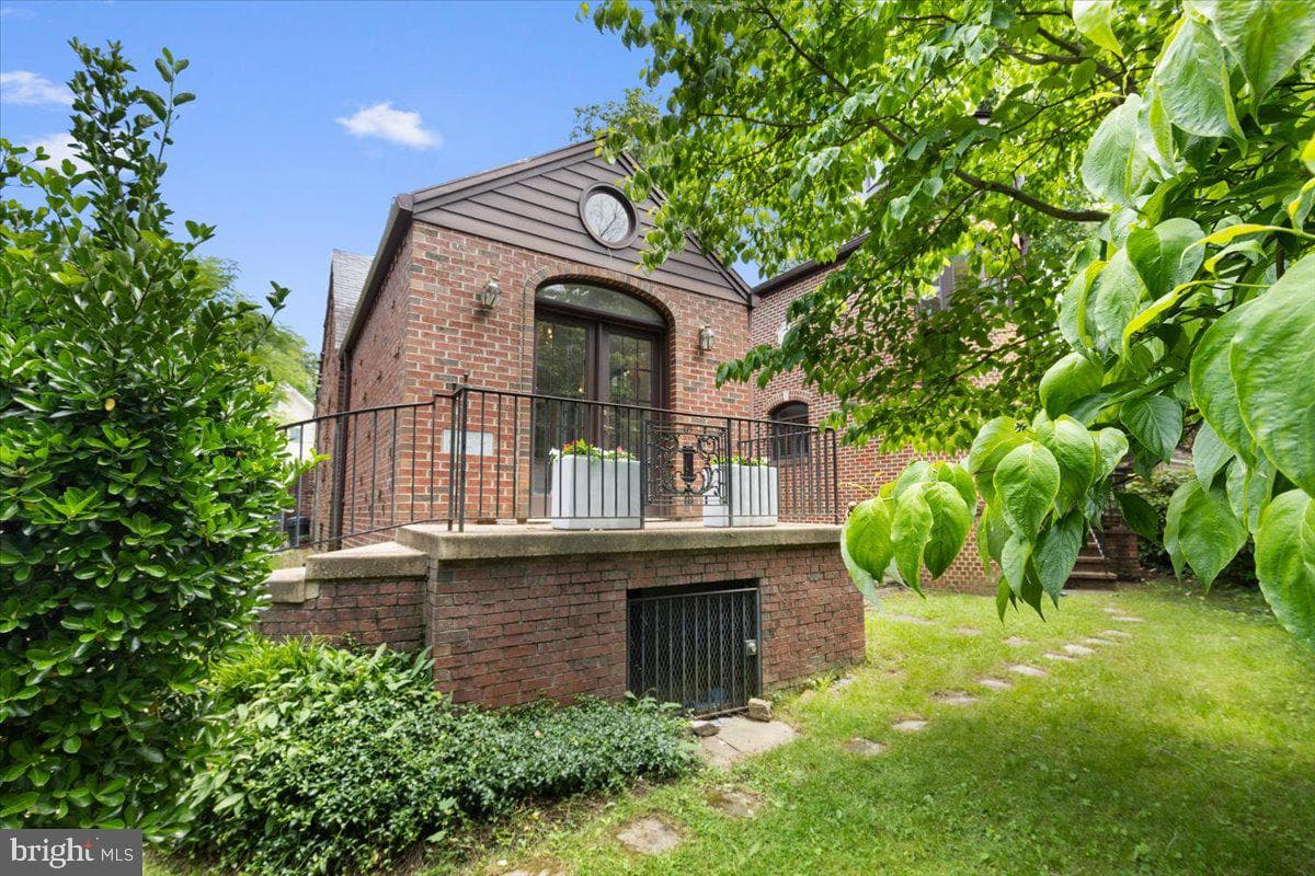 8904 Grant Street photo 38
