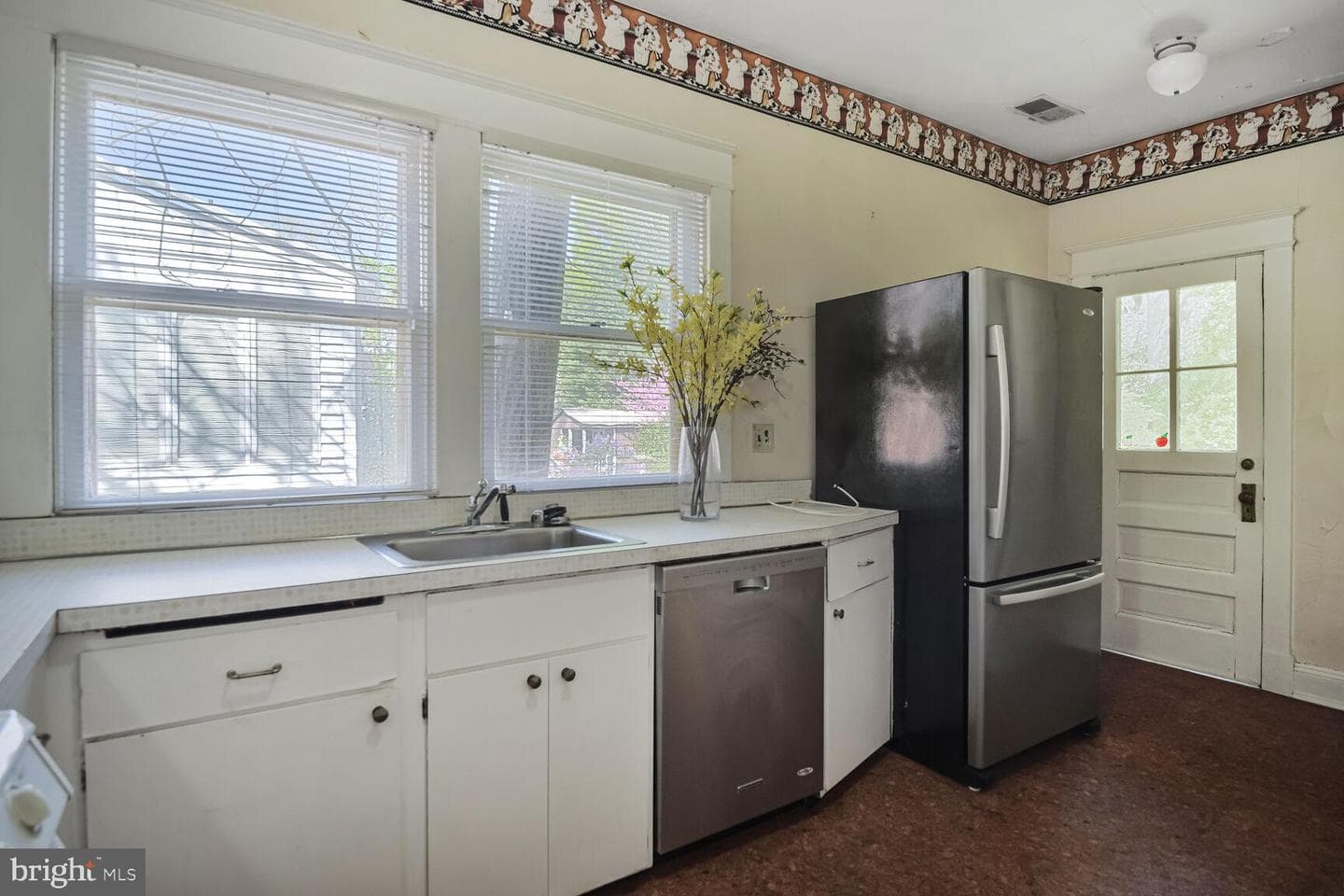 4117 Woodbine Street photo 13