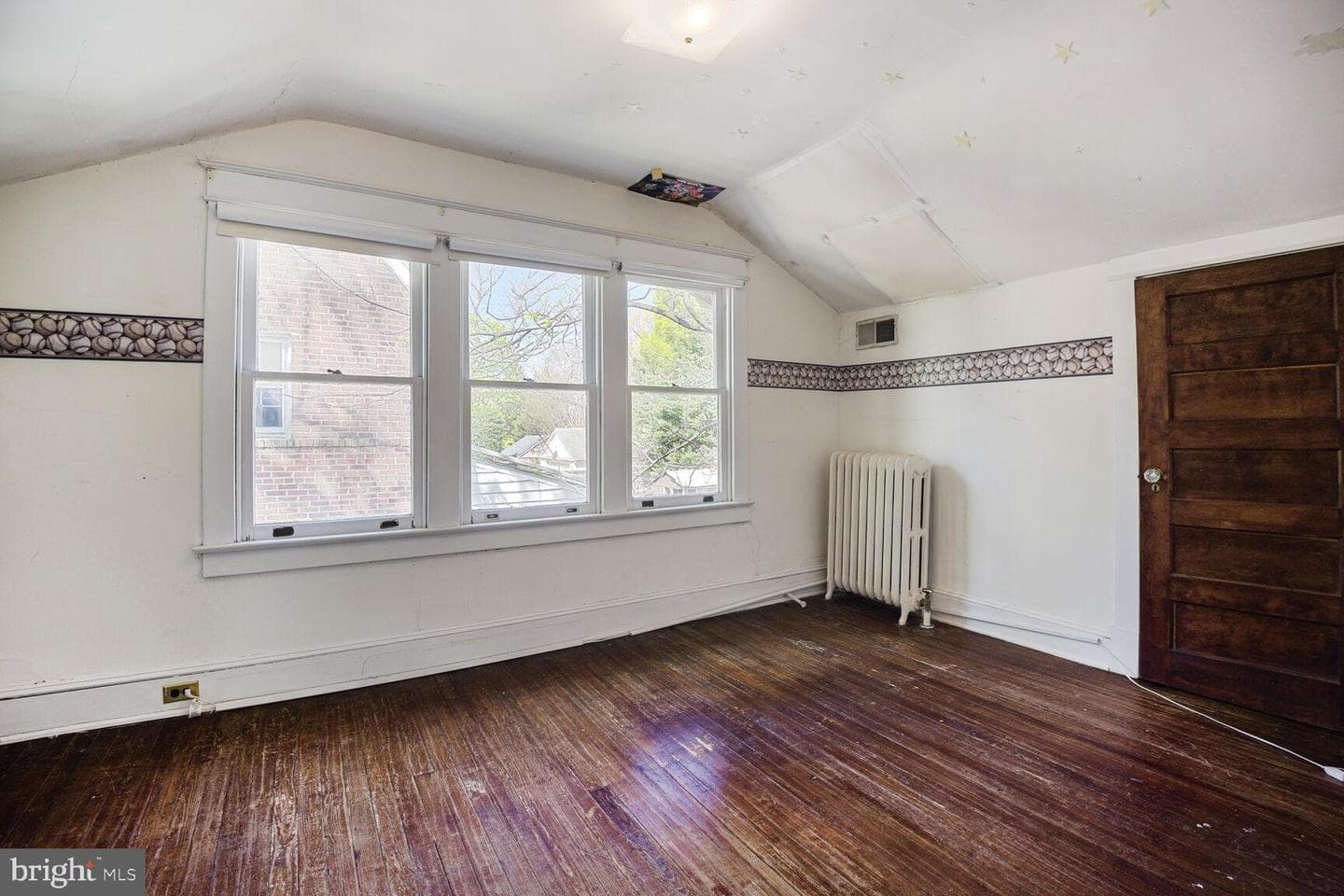 4117 Woodbine Street photo 7