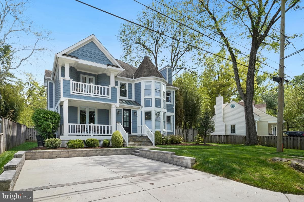 8903 Hempstead Avenue photo 3