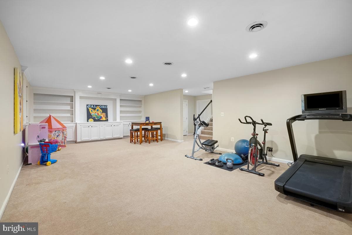 8903 Hempstead Avenue photo 34