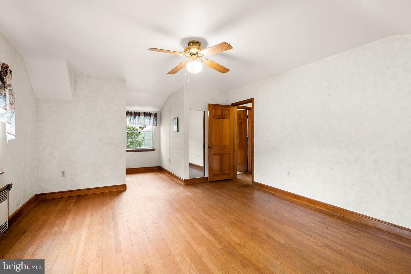 7032 Warfield Road photo 17