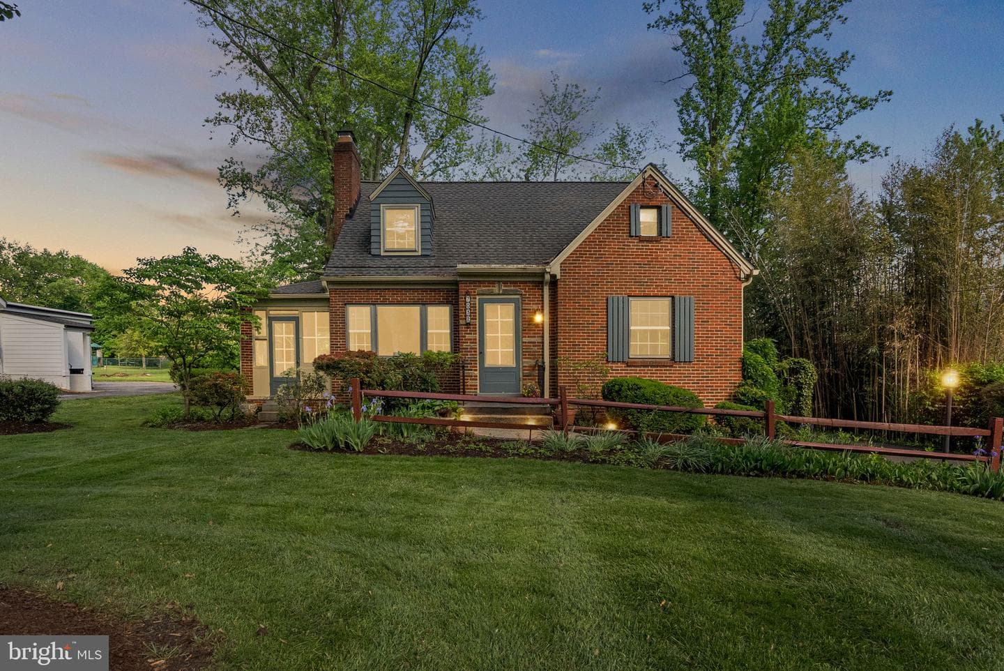 7032 Warfield Road photo 2