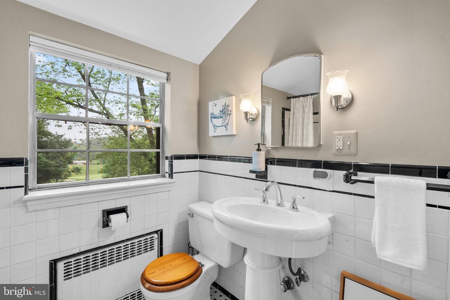 7032 Warfield Road photo 21